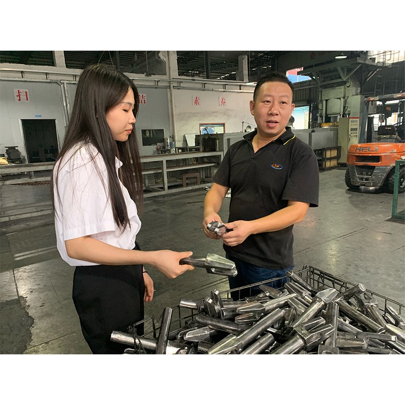 北京美女前往鍛造工廠學習專業知識